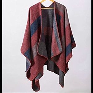 BB Dakota Mulberry Poncho